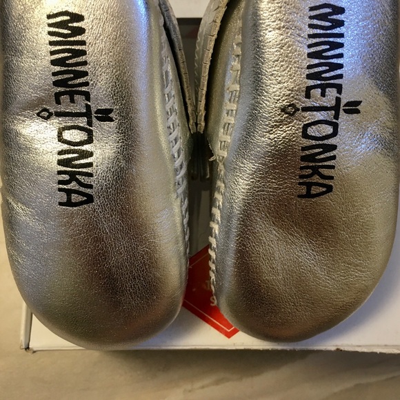 Minnetonka Infant Rosie silver bootie size 3 - Picture 2 of 5